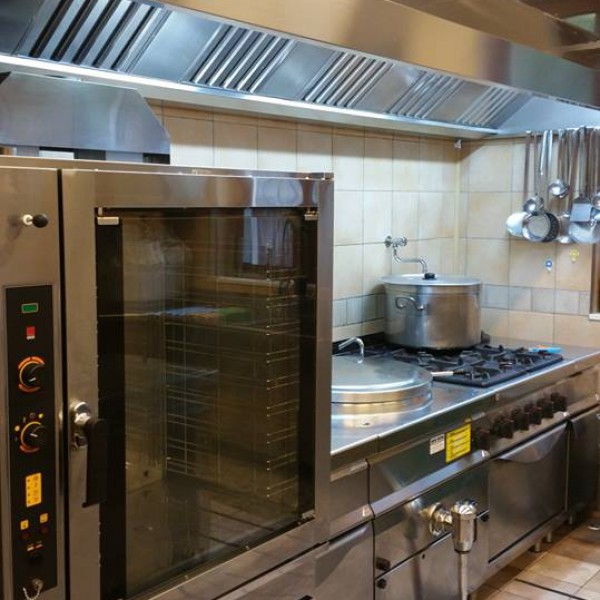 ARREDO CUCINA PER MENSA