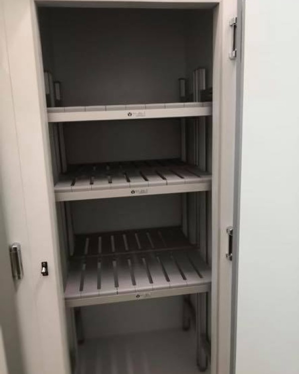 Montaggio cella per conservazione carne con due camere separate