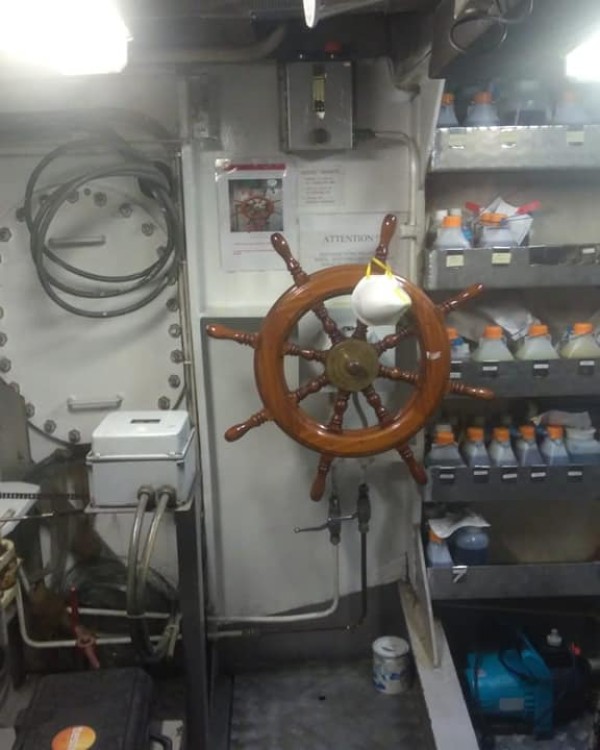 Manutenzione straordinaria su una mini nave da crociera