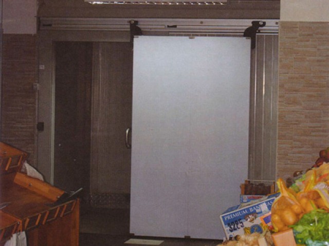 Montaggio e allestimento di una cella frigo a parete - foto 2