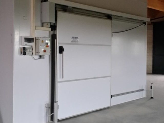 Montaggio cella con porta automatica - foto 19