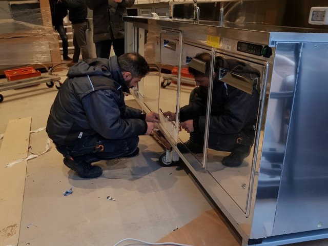 Fornitura e installazione banchi refrigerati per bar - foto 1