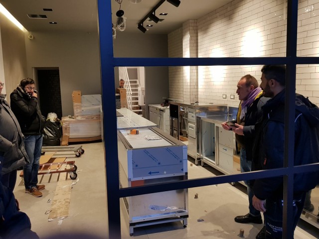 Fornitura e installazione banchi refrigerati per bar - foto 4