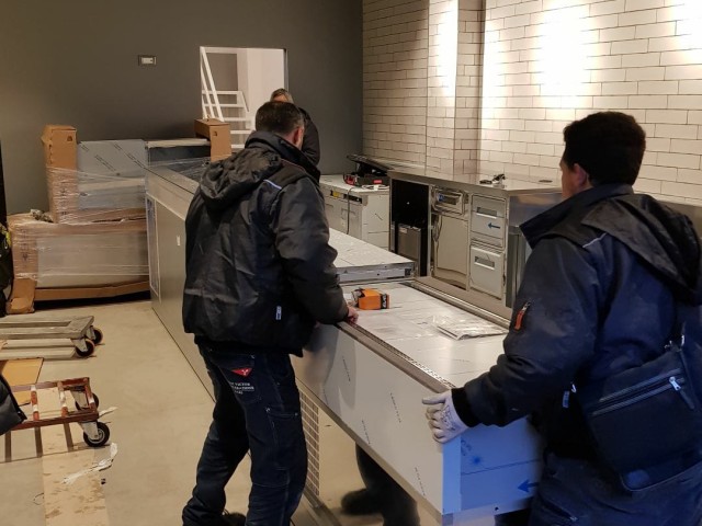 Fornitura e installazione banchi refrigerati per bar - foto 3