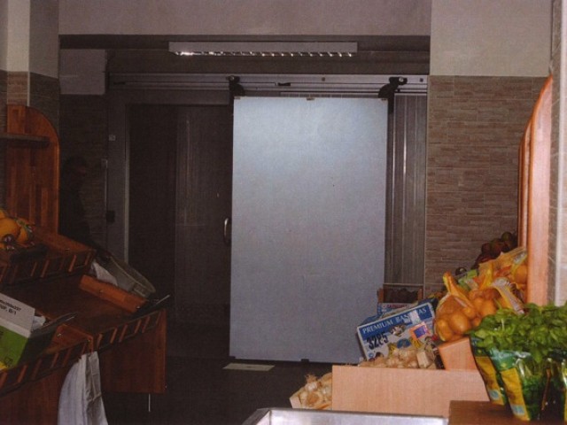 Montaggio e allestimento di una cella frigo a parete - foto 3