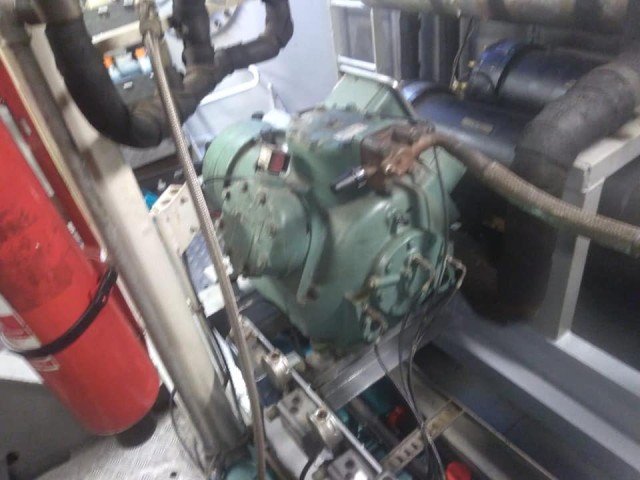 Manutenzione straordinaria su una mini nave da crociera - foto 3