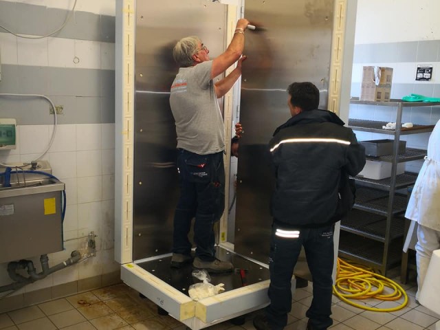Montaggio di un contenitore per la raccolta del ghiaccio - foto 3